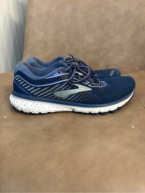 Brooks blue ghost 12 comfortable lace up running shoes sneakers size 9